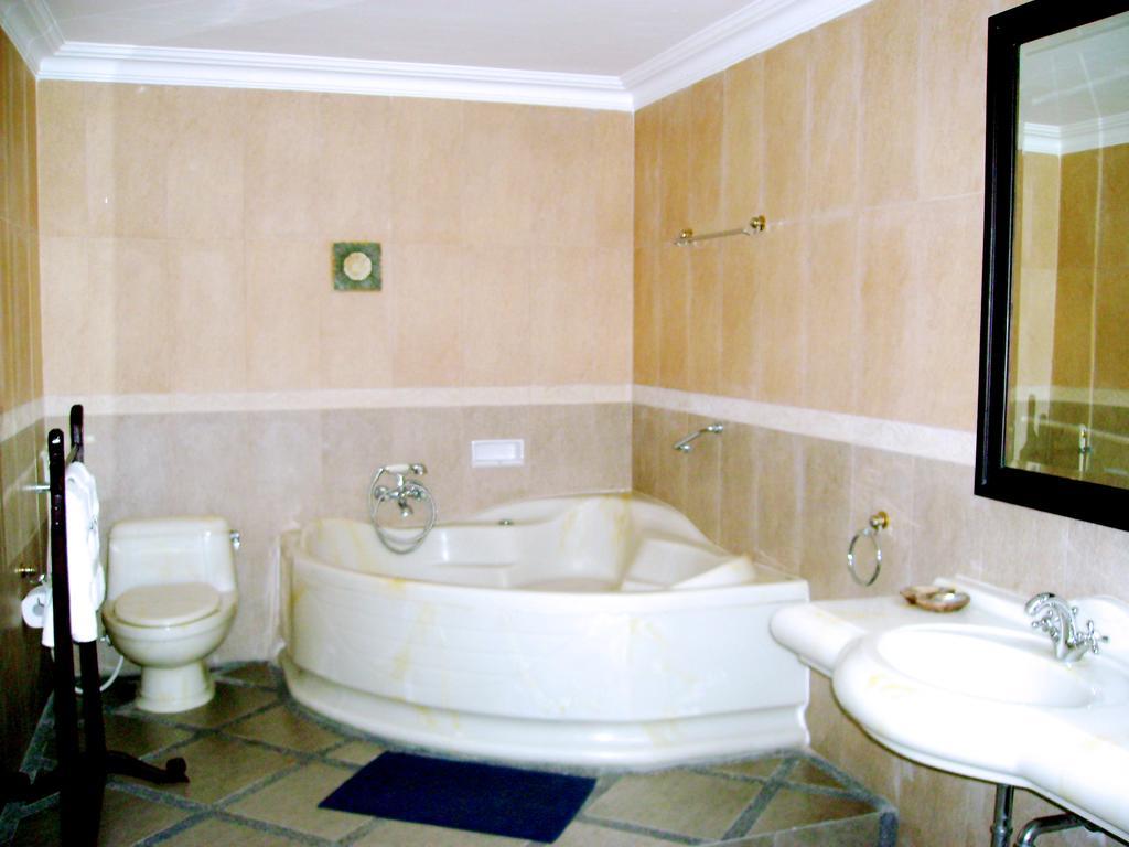Swaloh Resort & Spa Kalangbret 部屋 写真